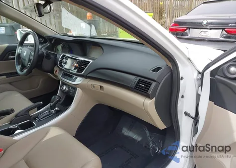 2014 Honda Accord Hybrid Touring z USA, uszkodzony, nr VIN 1HGCR6F70EA005485